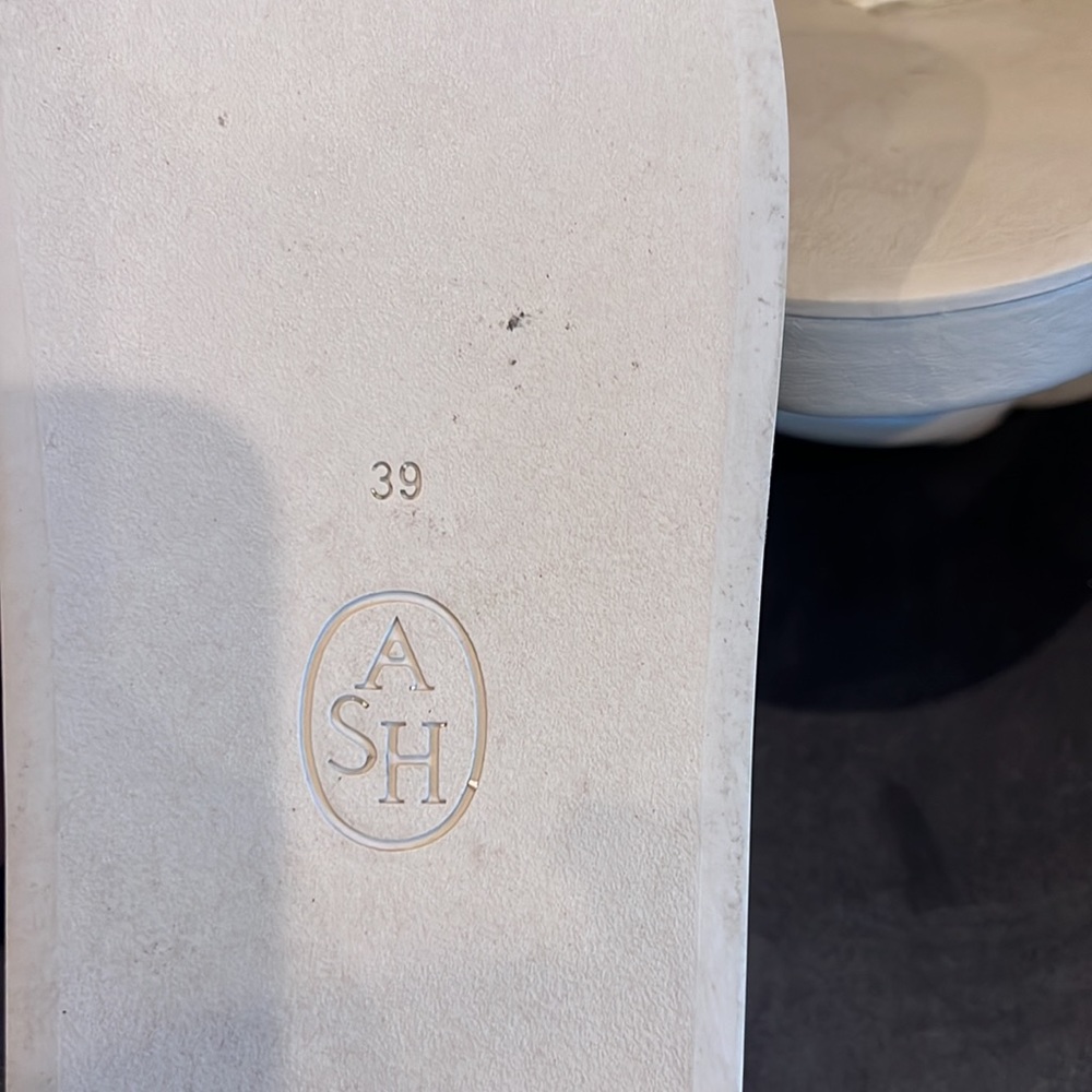 Ash Puffy Strap Slides. Worn Once Inside. Size 9 - image 6